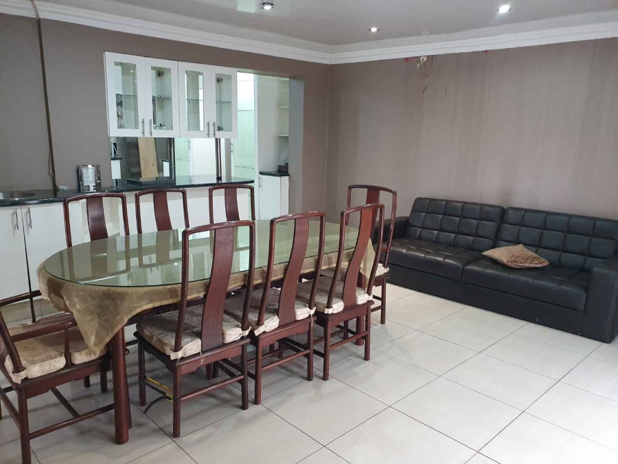 6 Bedroom Property for Sale in Robertsham Gauteng