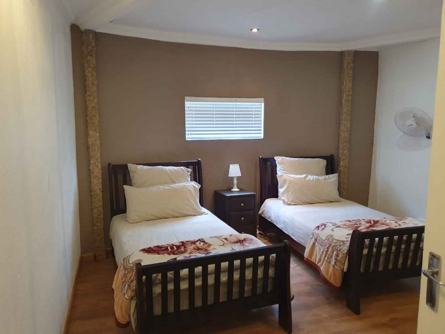 6 Bedroom Property for Sale in Robertsham Gauteng