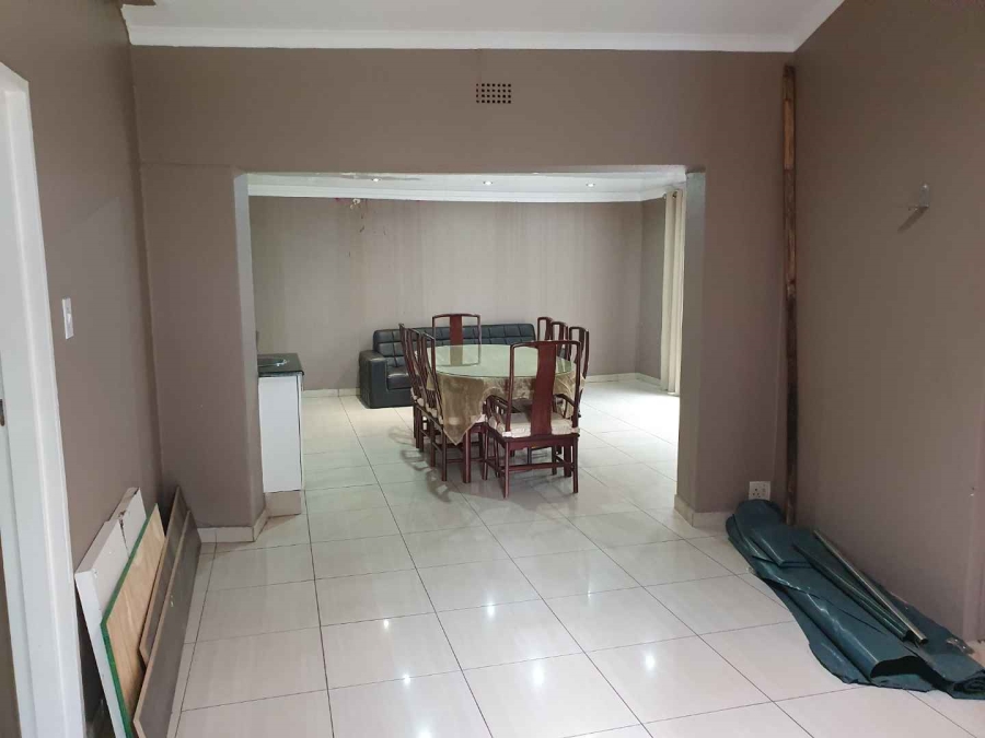 6 Bedroom Property for Sale in Robertsham Gauteng