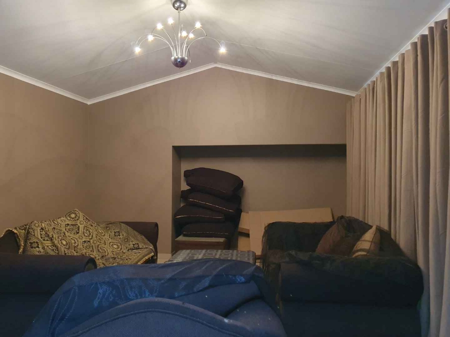 6 Bedroom Property for Sale in Robertsham Gauteng