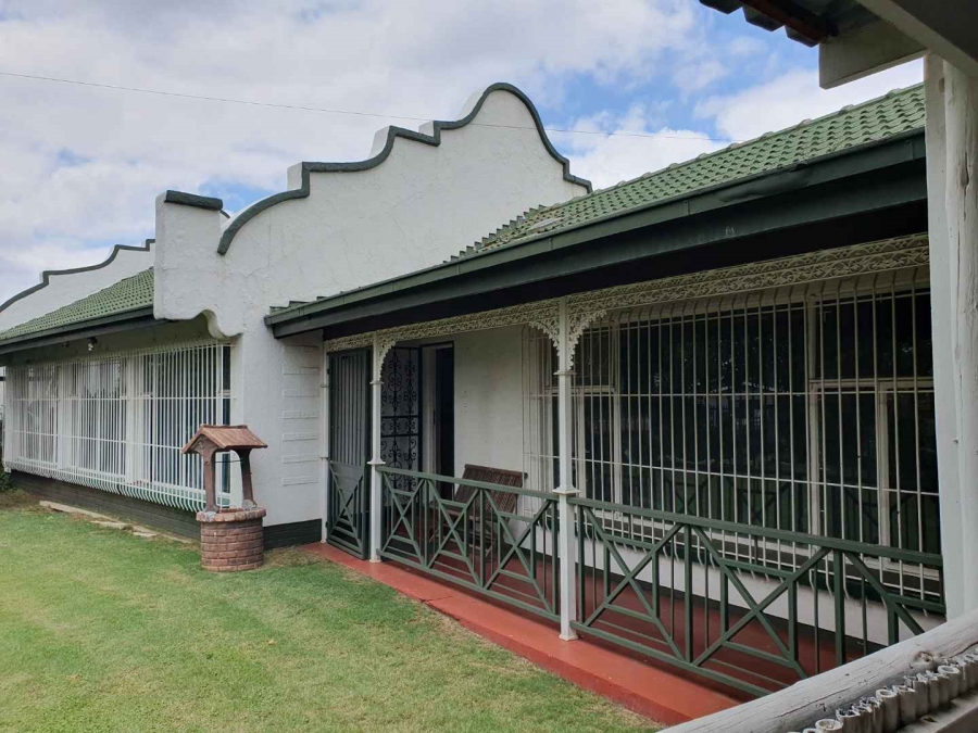 6 Bedroom Property for Sale in Robertsham Gauteng