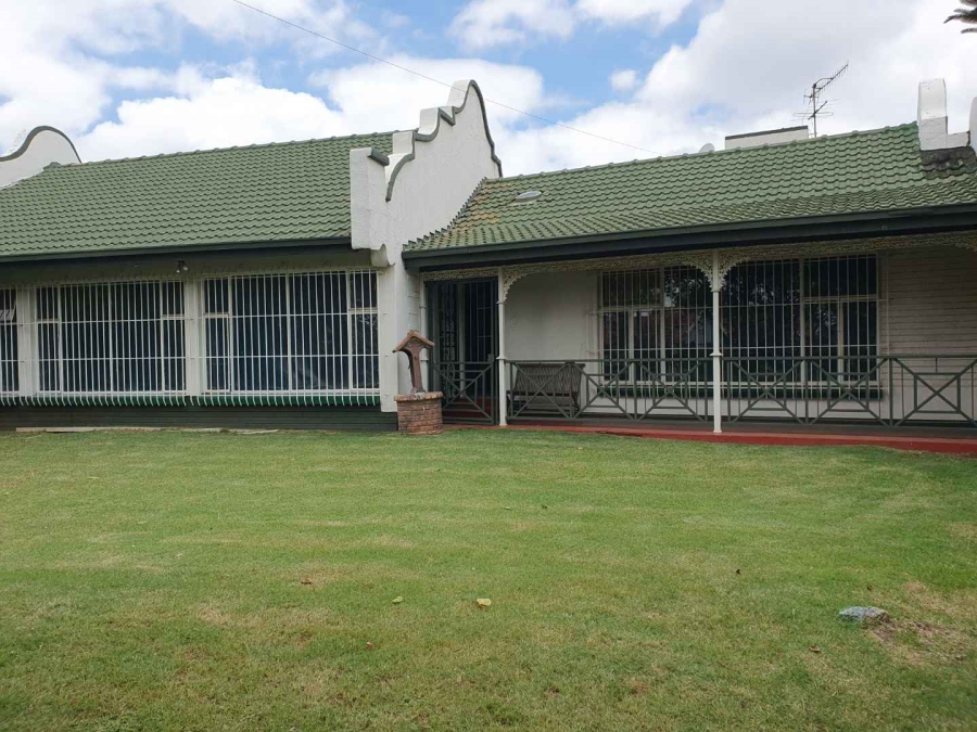 6 Bedroom Property for Sale in Robertsham Gauteng