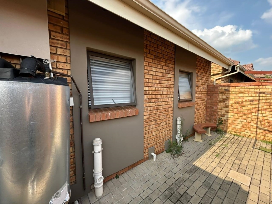 2 Bedroom Property for Sale in Brentwood Park Gauteng