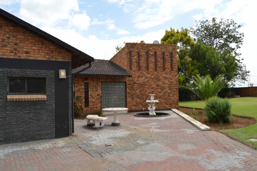 5 Bedroom Property for Sale in Brackenhurst Gauteng