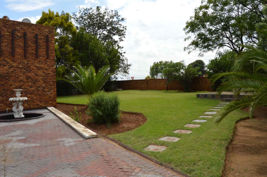 5 Bedroom Property for Sale in Brackenhurst Gauteng