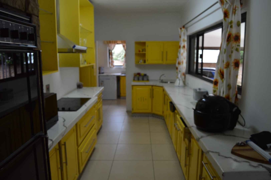 5 Bedroom Property for Sale in Brackenhurst Gauteng