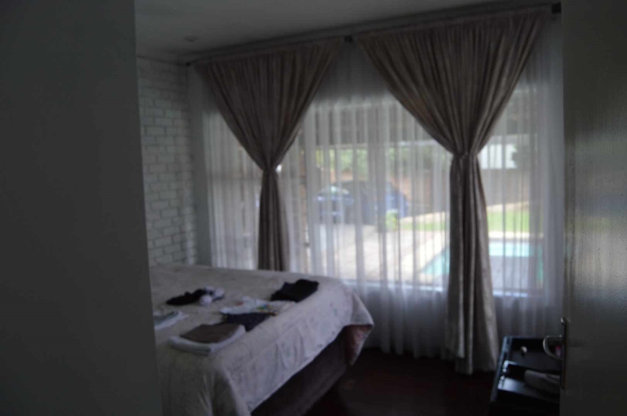 5 Bedroom Property for Sale in Brackenhurst Gauteng