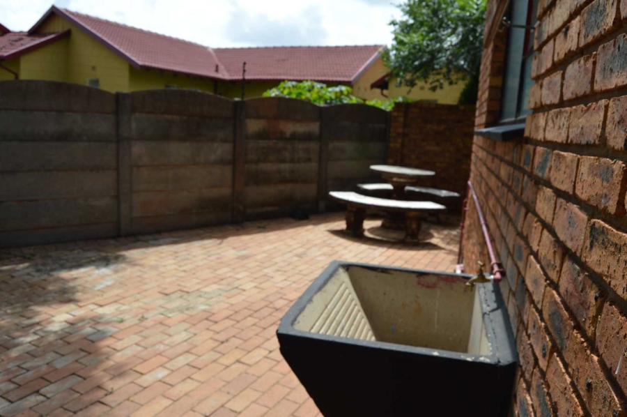 5 Bedroom Property for Sale in Brackenhurst Gauteng