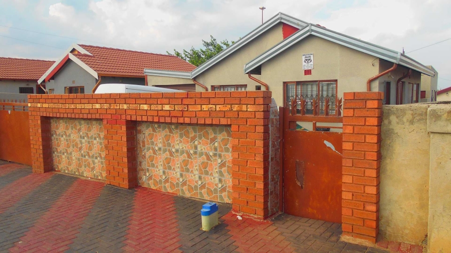 2 Bedroom Property for Sale in Tokoza Gauteng