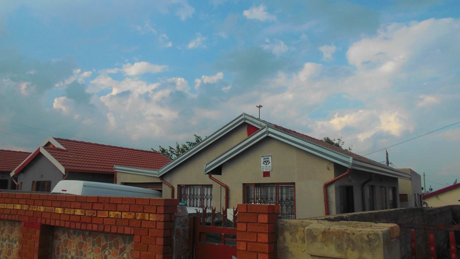 2 Bedroom Property for Sale in Tokoza Gauteng