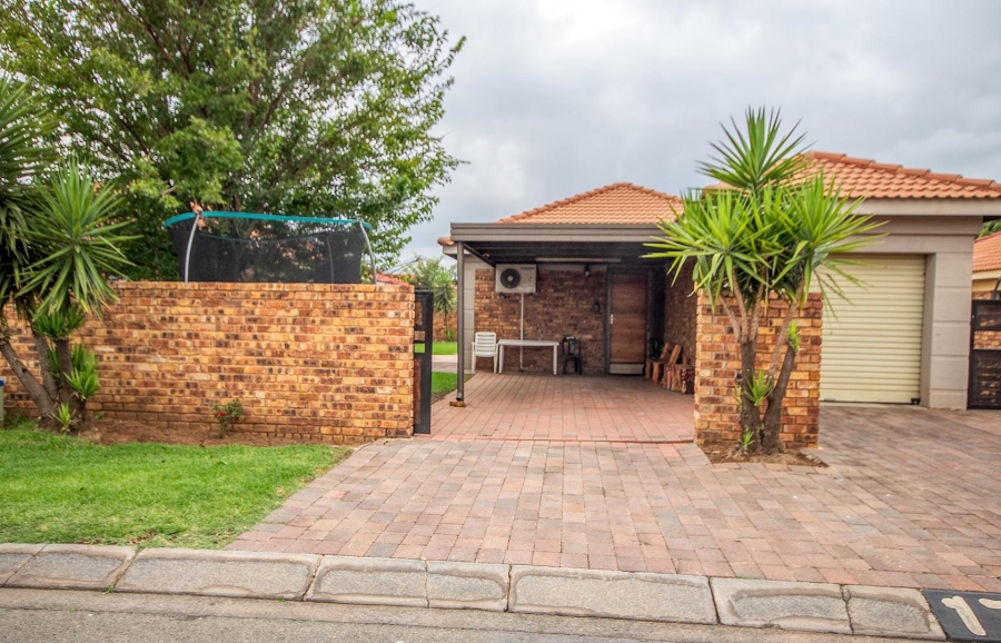 To Let 3 Bedroom Property for Rent in Southdowns Gauteng