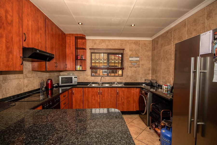 To Let 3 Bedroom Property for Rent in Southdowns Gauteng