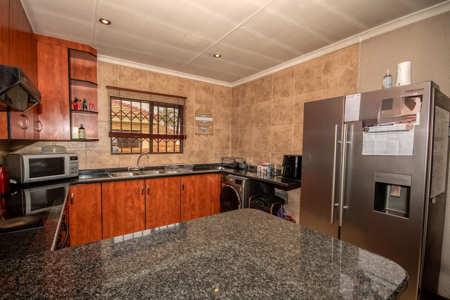 To Let 3 Bedroom Property for Rent in Southdowns Gauteng