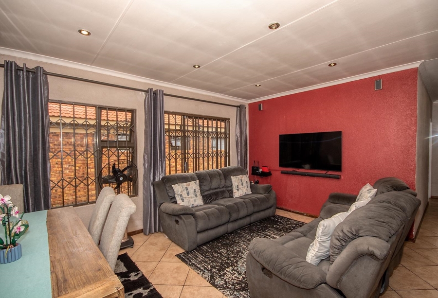 To Let 3 Bedroom Property for Rent in Southdowns Gauteng