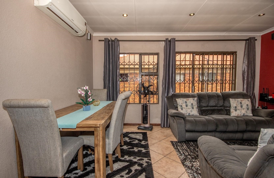 To Let 3 Bedroom Property for Rent in Southdowns Gauteng