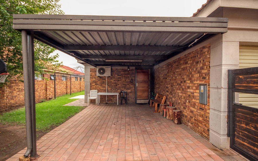 To Let 3 Bedroom Property for Rent in Southdowns Gauteng