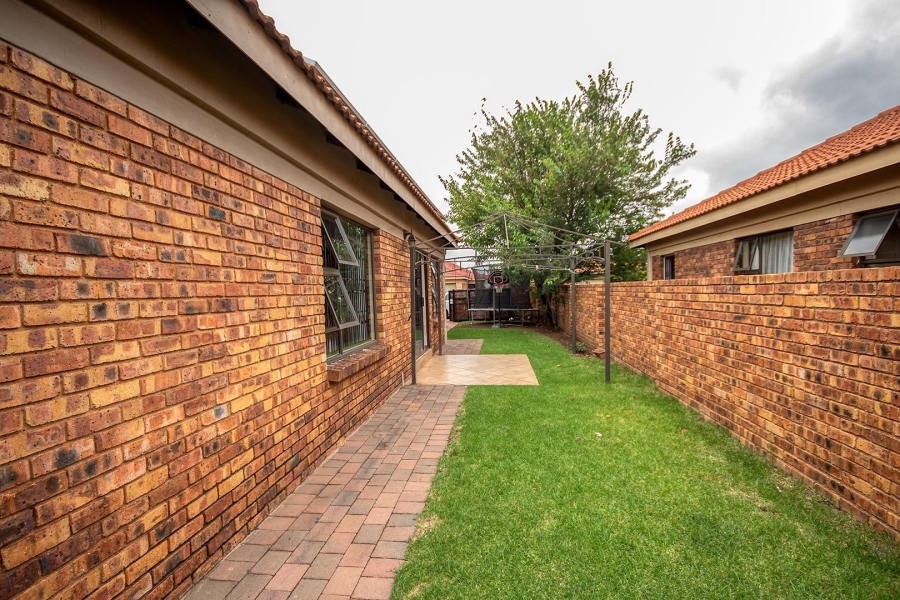 To Let 3 Bedroom Property for Rent in Southdowns Gauteng