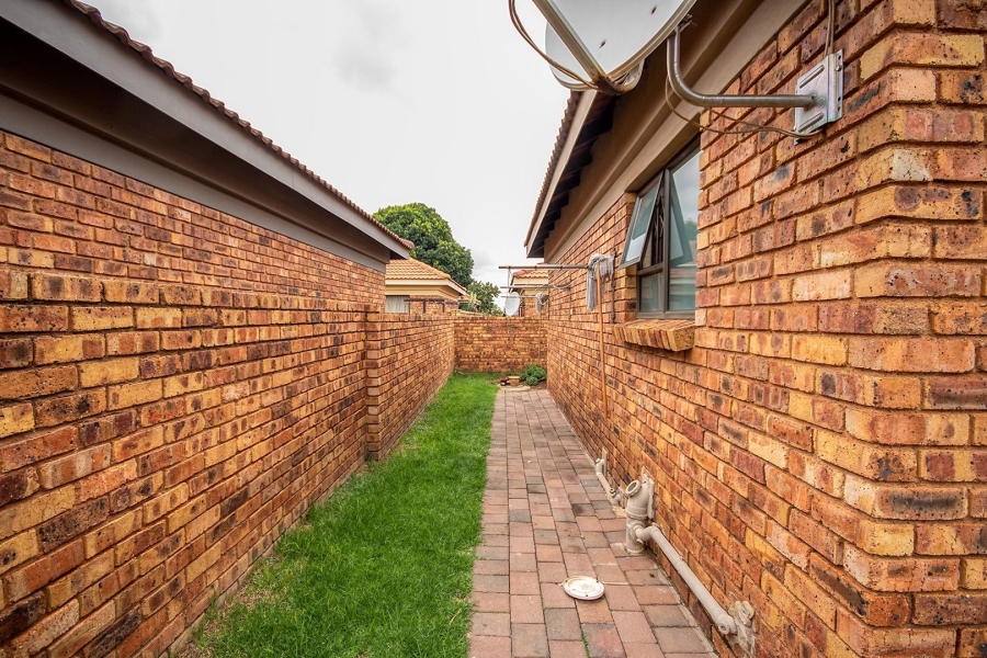 To Let 3 Bedroom Property for Rent in Southdowns Gauteng