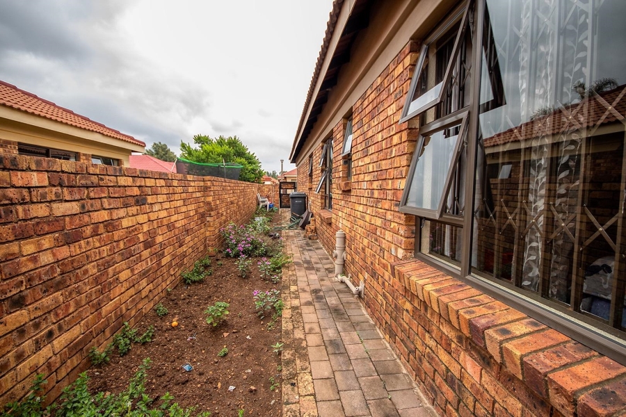 To Let 3 Bedroom Property for Rent in Southdowns Gauteng