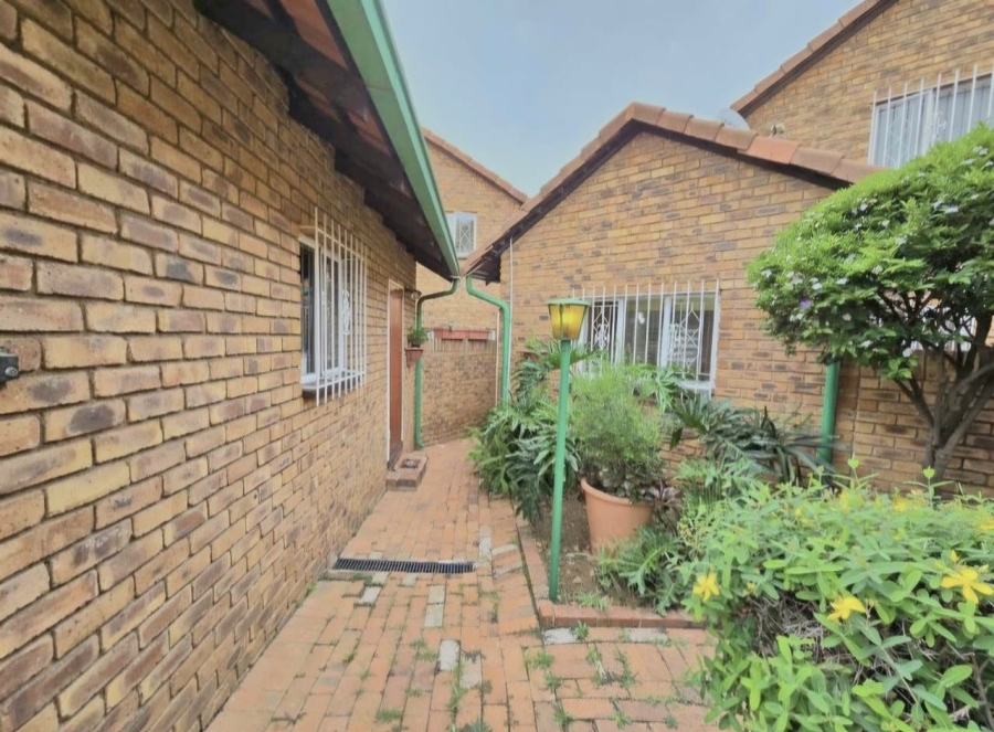 3 Bedroom Property for Sale in Bassonia Gauteng