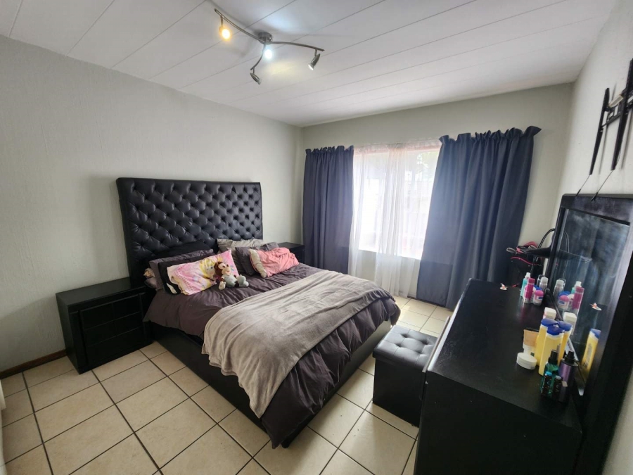 2 Bedroom Property for Sale in Verwoerdpark Gauteng