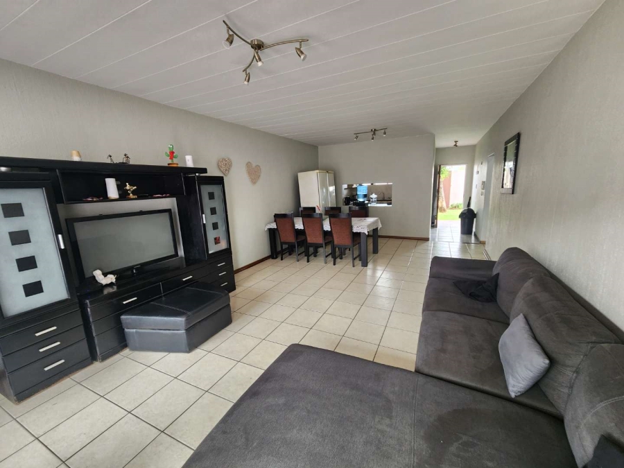 2 Bedroom Property for Sale in Verwoerdpark Gauteng