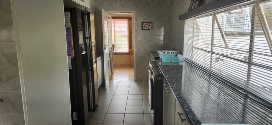 3 Bedroom Property for Sale in Linmeyer Gauteng