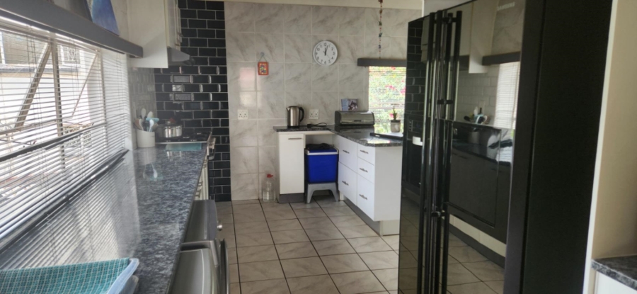 3 Bedroom Property for Sale in Linmeyer Gauteng