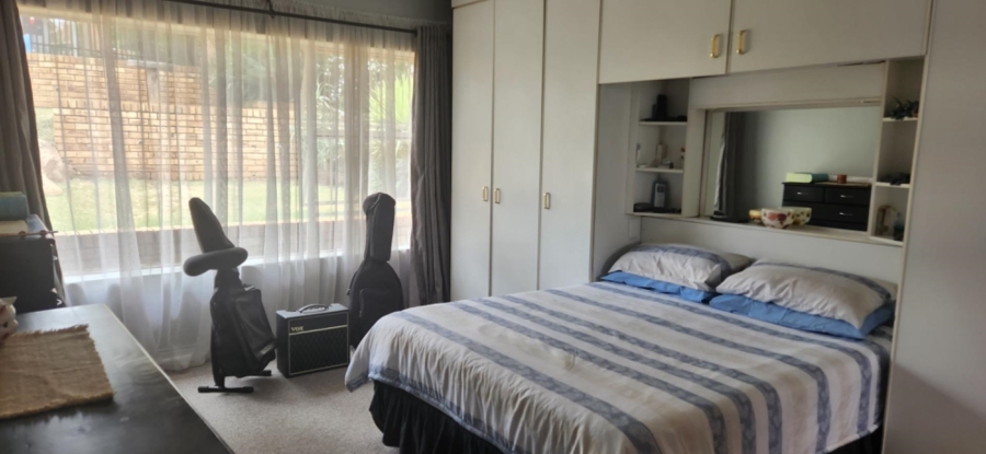 3 Bedroom Property for Sale in Linmeyer Gauteng