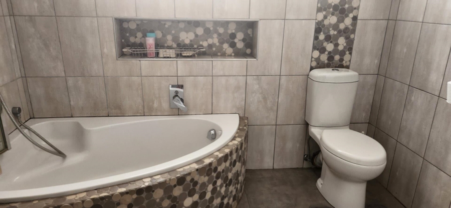 3 Bedroom Property for Sale in Linmeyer Gauteng