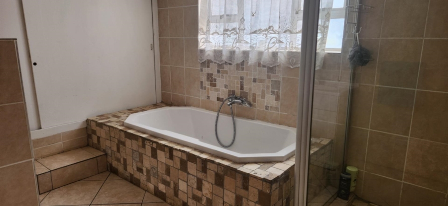 3 Bedroom Property for Sale in Linmeyer Gauteng