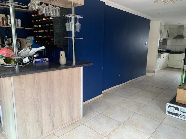 5 Bedroom Property for Sale in Garsfontein Gauteng