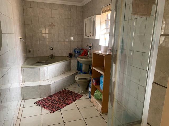 5 Bedroom Property for Sale in Garsfontein Gauteng