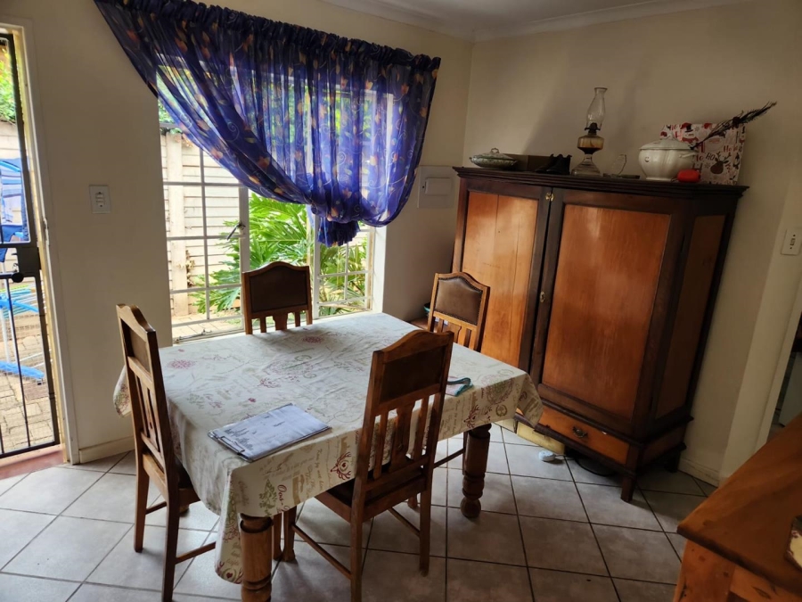 2 Bedroom Property for Sale in Rooihuiskraal Gauteng