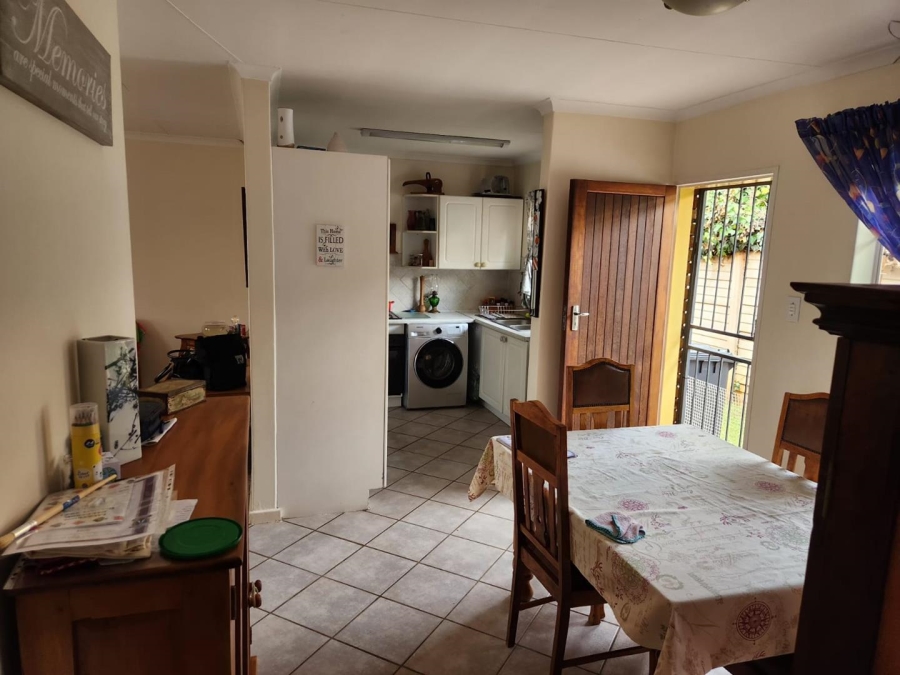 2 Bedroom Property for Sale in Rooihuiskraal Gauteng