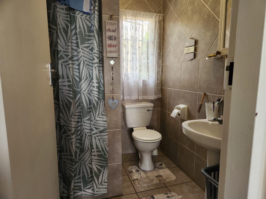 2 Bedroom Property for Sale in Rooihuiskraal Gauteng