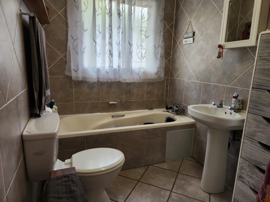 2 Bedroom Property for Sale in Rooihuiskraal Gauteng