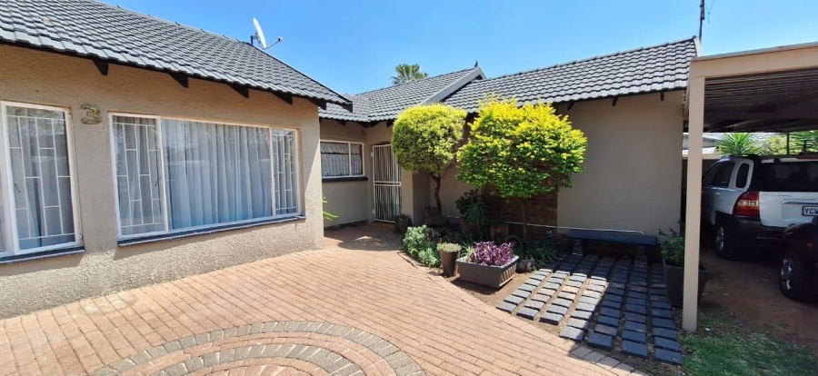 6 Bedroom Property for Sale in Randhart Gauteng