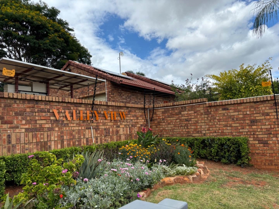 2 Bedroom Property for Sale in Faerie Glen Gauteng