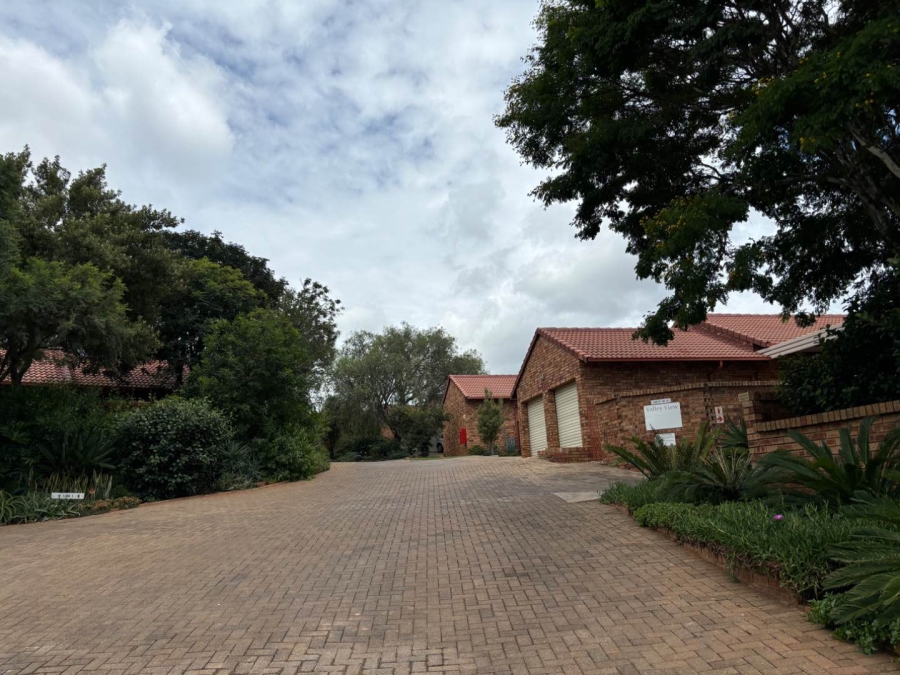 2 Bedroom Property for Sale in Faerie Glen Gauteng