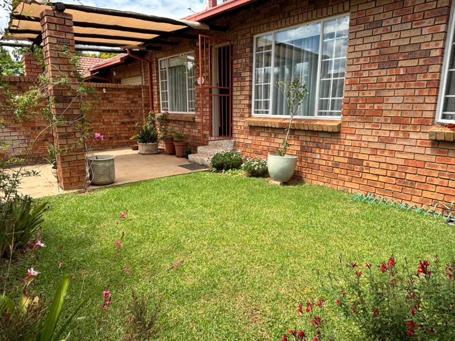 2 Bedroom Property for Sale in Faerie Glen Gauteng