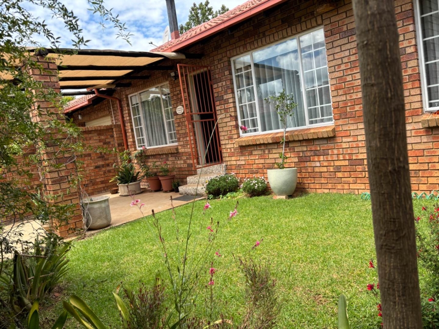 2 Bedroom Property for Sale in Faerie Glen Gauteng