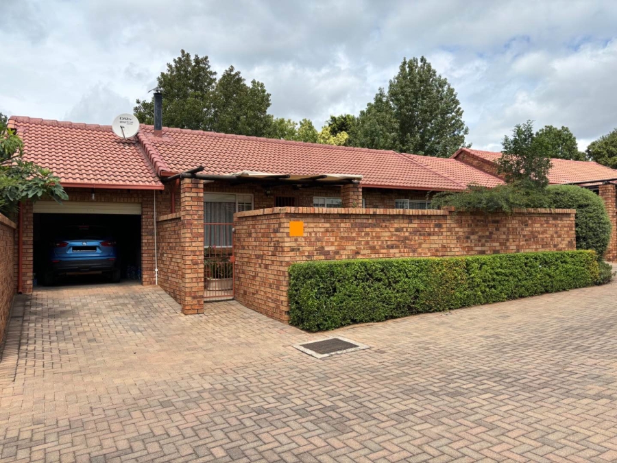 2 Bedroom Property for Sale in Faerie Glen Gauteng