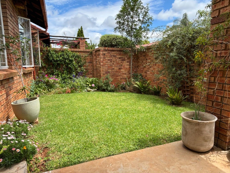 2 Bedroom Property for Sale in Faerie Glen Gauteng