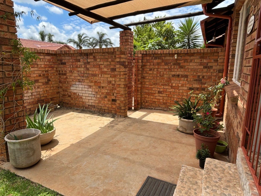 2 Bedroom Property for Sale in Faerie Glen Gauteng