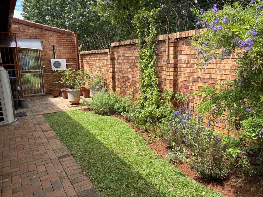 2 Bedroom Property for Sale in Faerie Glen Gauteng