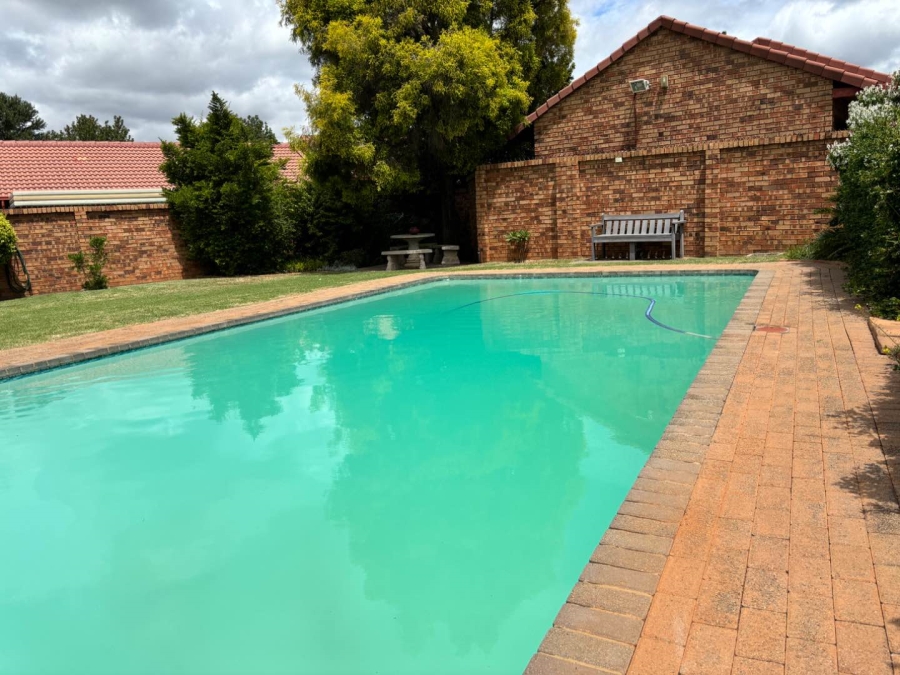 2 Bedroom Property for Sale in Faerie Glen Gauteng