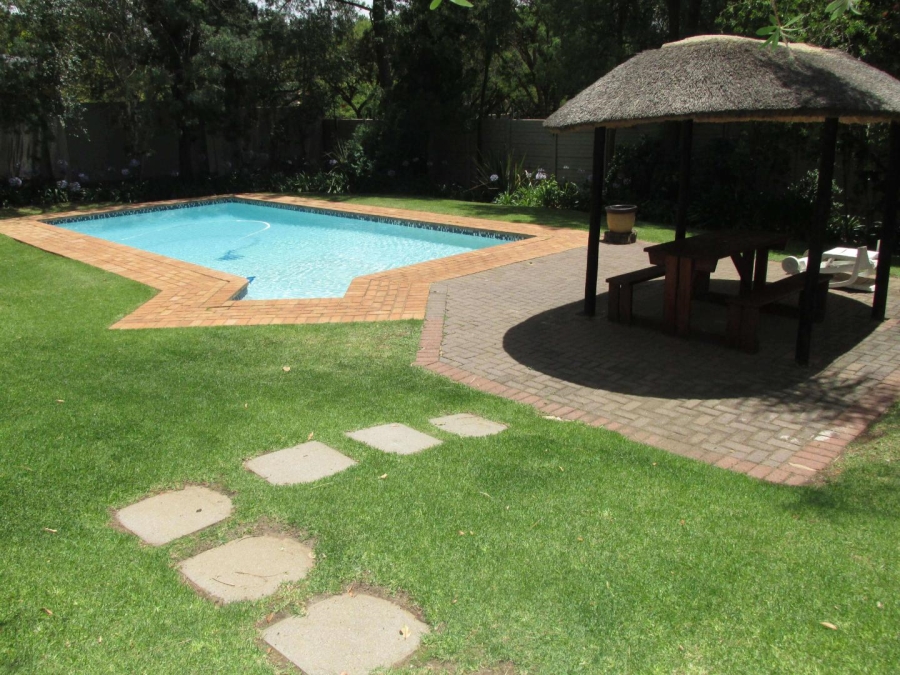 To Let 2 Bedroom Property for Rent in Bryanston Gauteng