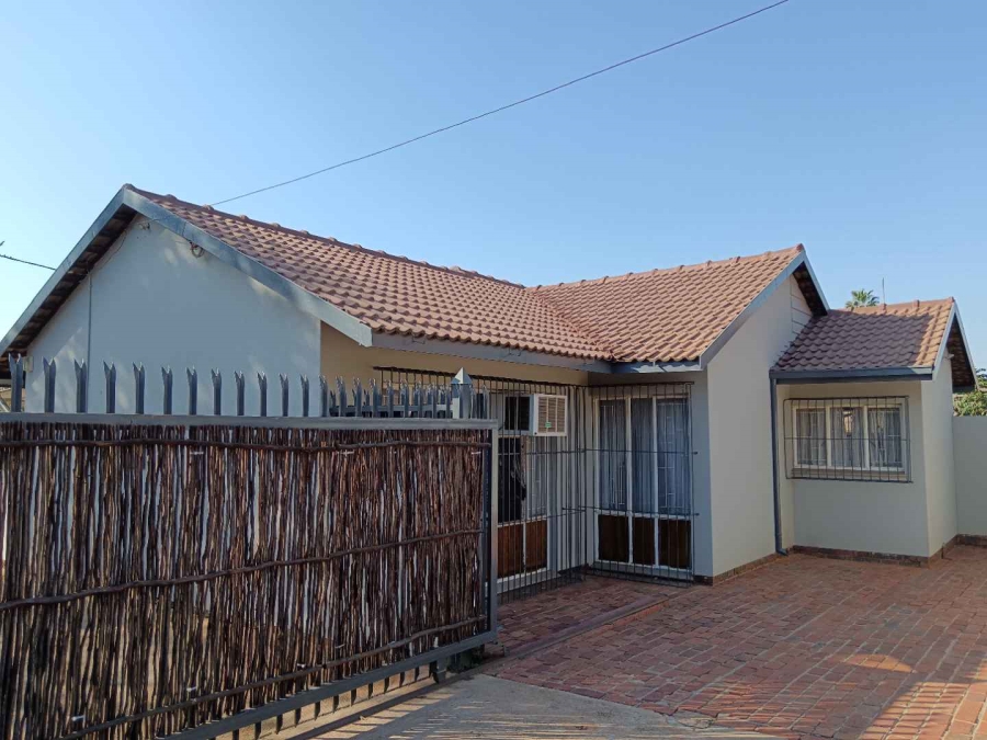 3 Bedroom Property for Sale in Dorandia Gauteng