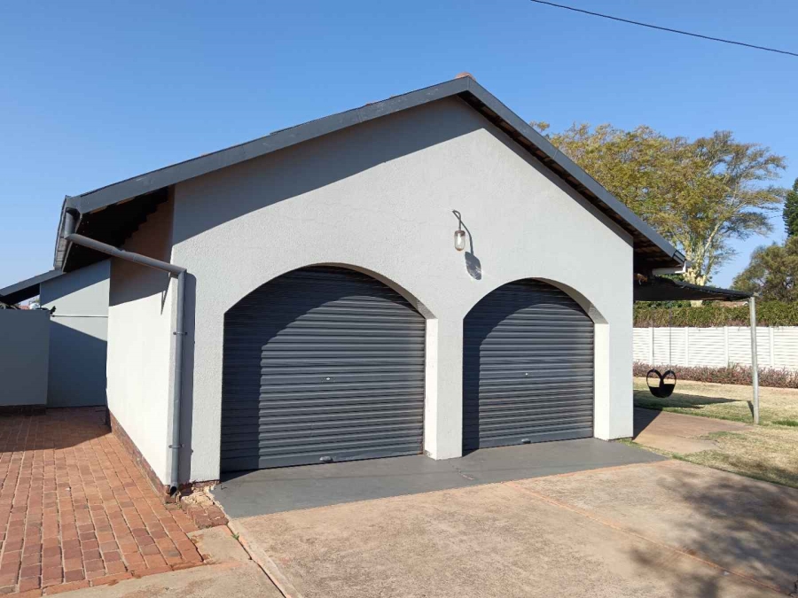 3 Bedroom Property for Sale in Dorandia Gauteng